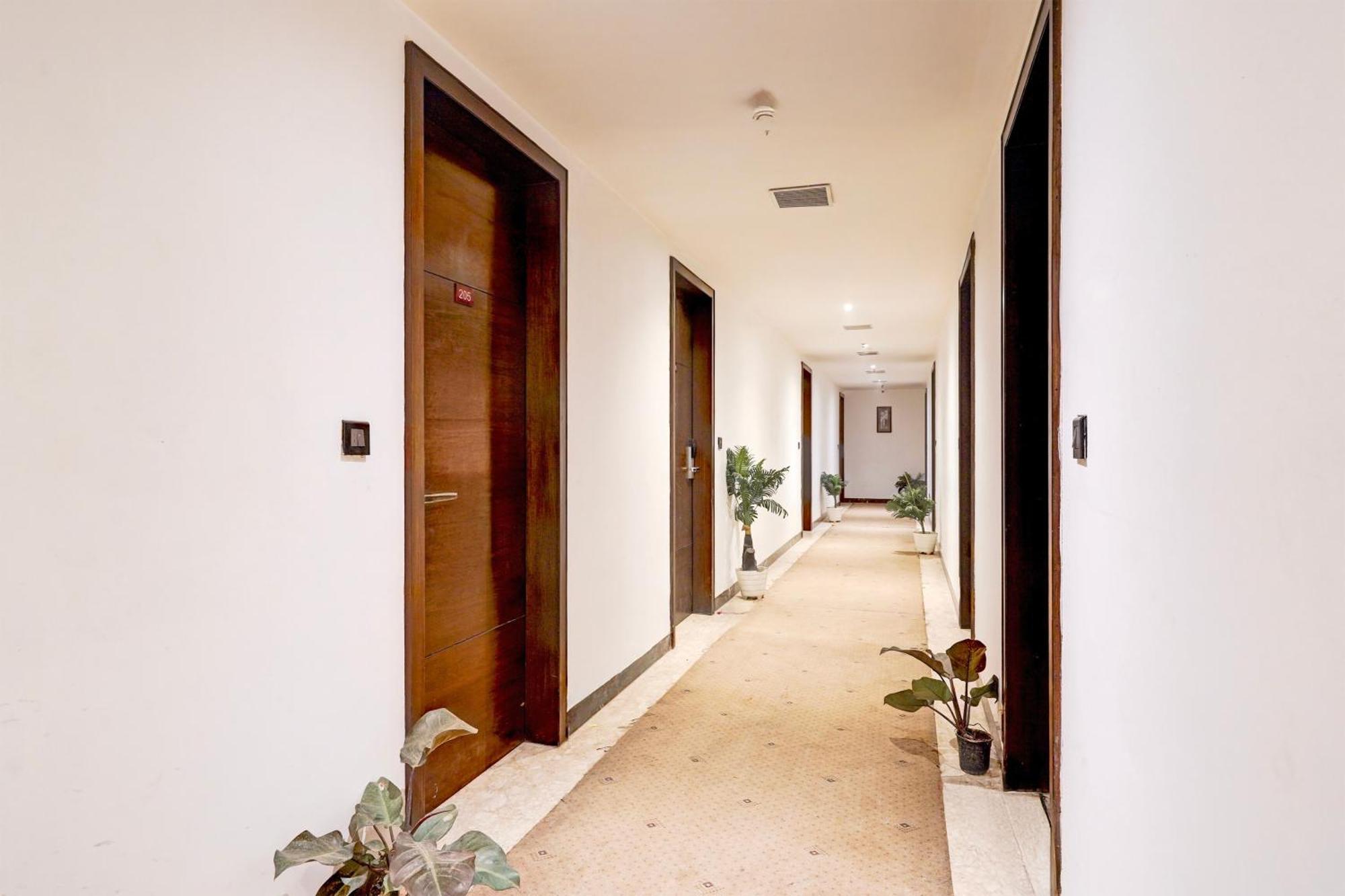 Townhouse Oak Agra Near Sultanganj Puliya Formerly Bb Grand Εξωτερικό φωτογραφία