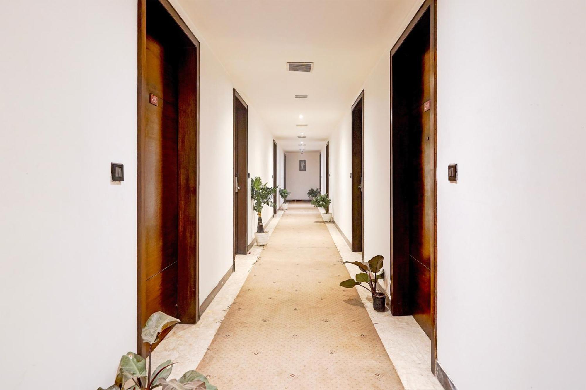 Townhouse Oak Agra Near Sultanganj Puliya Formerly Bb Grand Εξωτερικό φωτογραφία